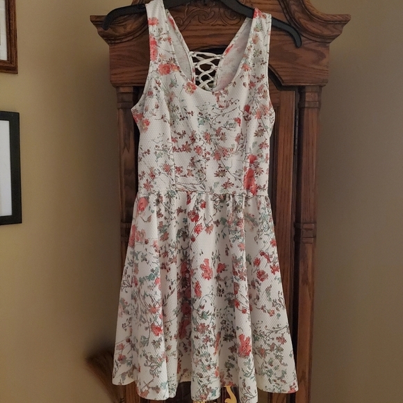 Jessica Simpson Women's Lace Up Back Dress - Picture 1 of 11